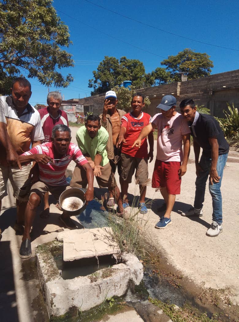 Habitantes de Brisas de Mar Caigüire en la parroquia Valentín