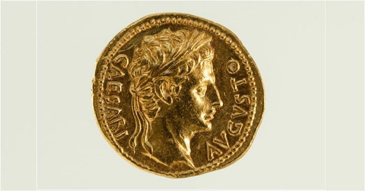 Aureus-romano-con-la-imagen-de-Julio-Cesar-siglo-I-a C-1