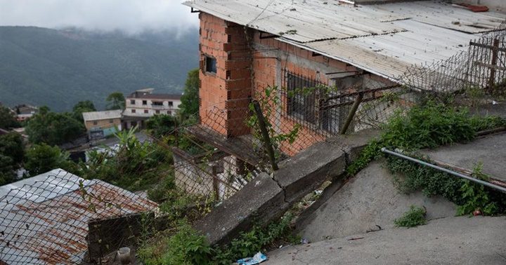 Casas-ilegales-y-fragiles-en-Venezuela-9