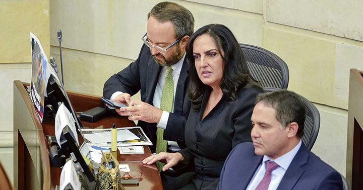 Maria Fernanda Cabal 3