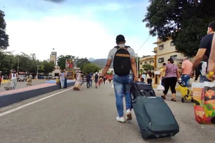 Cronología de 84 meses de bloqueo comercial binacional