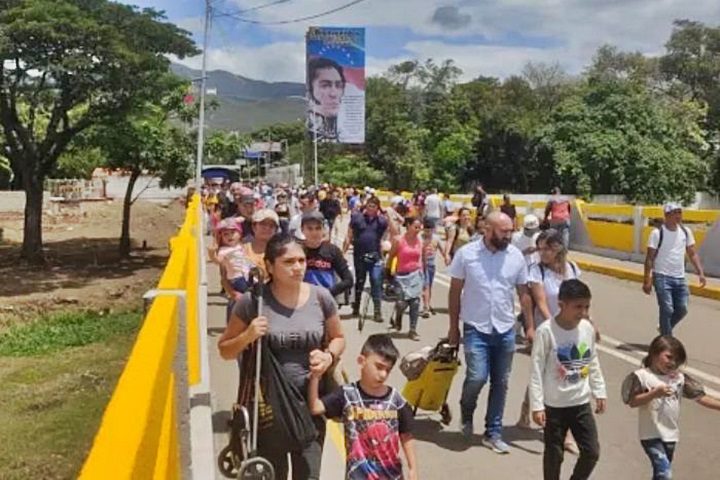 Cronología de 84 meses de bloqueo comercial binacional