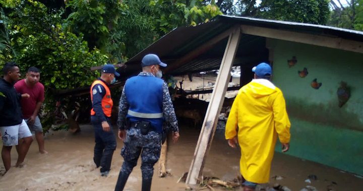 damnificados Venezuela 28 9 2022 3 - Las lluvias dejaron vías colapsadas y muchos damnificados en todo el país
