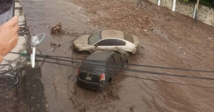 Se desbordo el Rio Castano al norte de Maracay 1