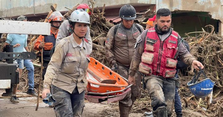 18 cuerpos han sido llevados al ambulatorio de Tejerias - Se elevaron al menos a 18 los fallecidos en Las Tejerías tras el desbordamiento de la quebrada Los Patos