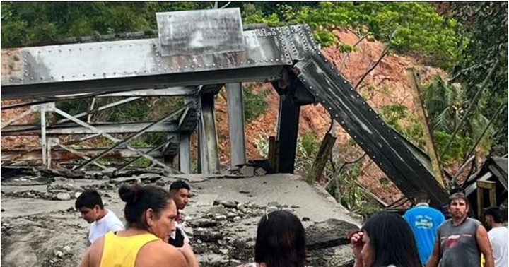 Colapso el puente Onia en el estado Merida