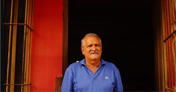 Alejandro Peña trabajando en su taller 2