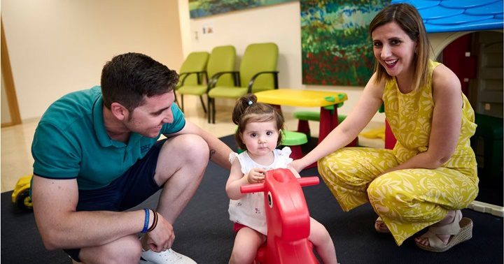 Abril Montaña con sus padres