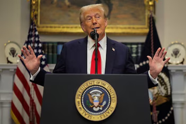 El presidente de Estados Unidos, Donald Trump, pronuncia un discurso sobre la infraestructura de IA en la sala Roosevelt de la Casa Blanca. (REUTERS/Carlos Barria)