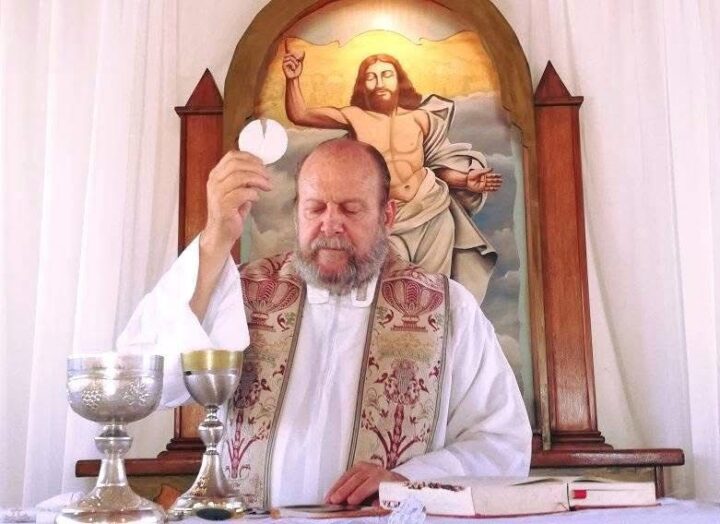 Mons. Irineo Valvuena