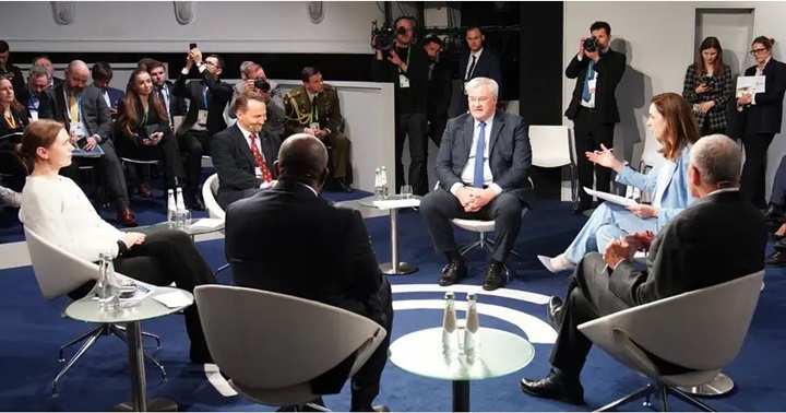 Andrij Sybiha, y Keith Kellog