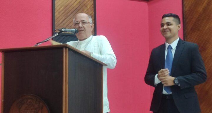 El Seminarista Diego Launchu y el Prelado