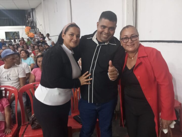 Pastor su esposa y la Lcda. Mayrobel Betancourt