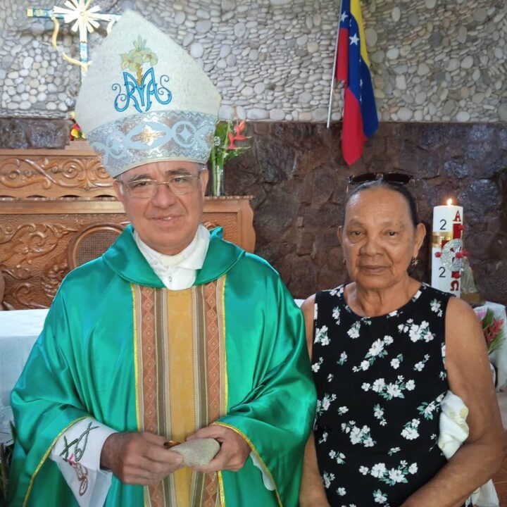 La Sra. Magdalena y Mons. De Zarate