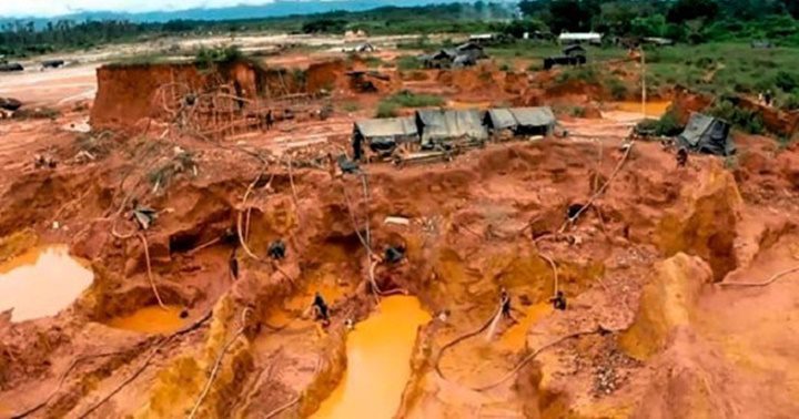 Mujeres en el arco minero 1