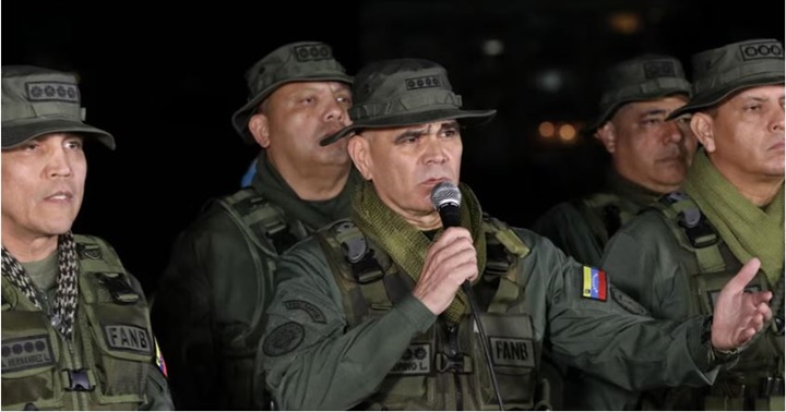 Vladimir Padrino López y Domingo Antonio Hernández Lárez