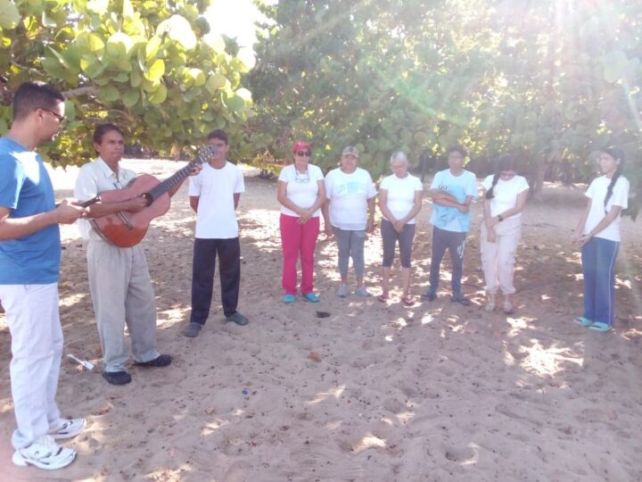 Alabaron a Dios en las Playa de San Luis en Cumaná