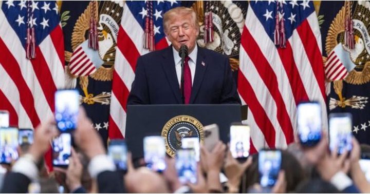 Donald Trump se “burla de los venezolanos” y dice la gente tiene una sonrisa en la cara y los dólares está entrando a raudales Donald Trump se “burla de los venezolanos” y dice la gente tiene una sonrisa en la cara y los dólares está entrando a raudales