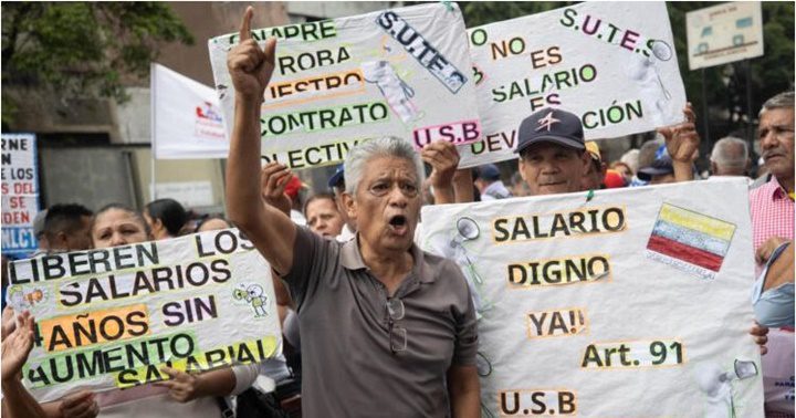 Trabajadores, pensionados y jubilados marcharon en Caracas y entregaron un documento con sus peticiones al Ejecutivo Nacional